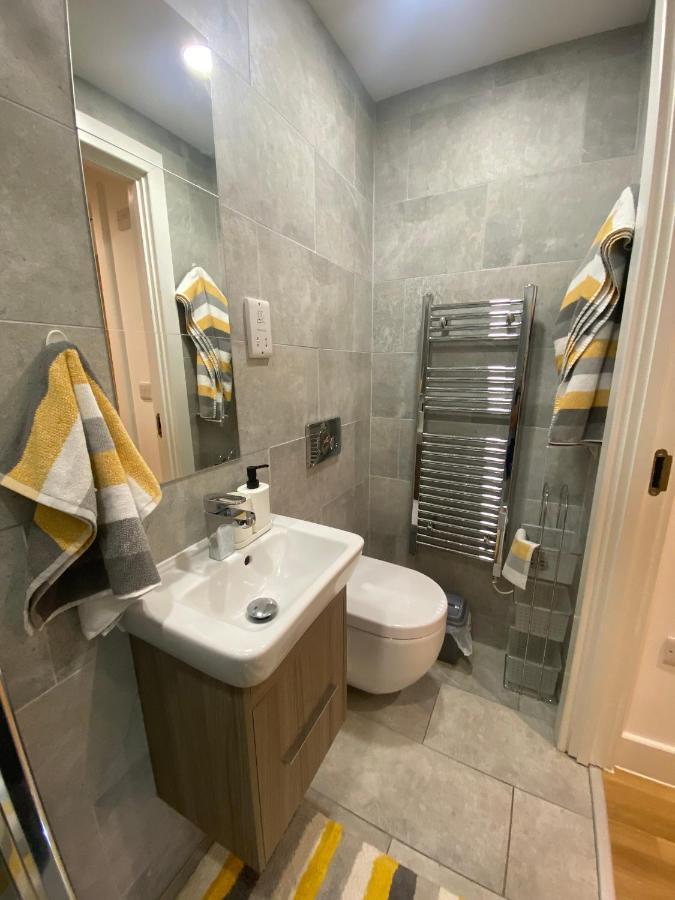 Modern 2 Bed Apartment With Juliet Balcony - Dhb Stays Leeds  Eksteriør billede