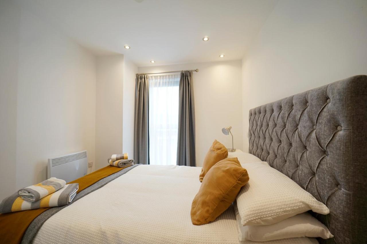 Modern 2 Bed Apartment With Juliet Balcony - Dhb Stays Leeds  Eksteriør billede